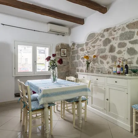 Casa Vacanza Il Murales Vakantiehuis Loceri